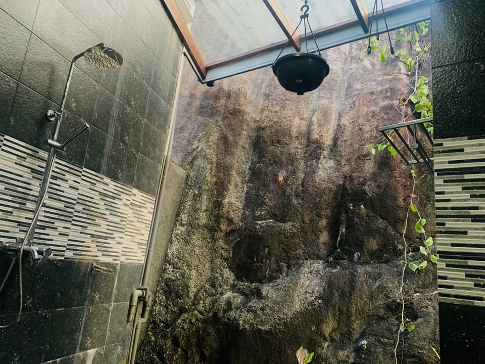 Comfort Shared Dormitory, Mixed Dorm, Garden View | Bathroom | Bidet, towels