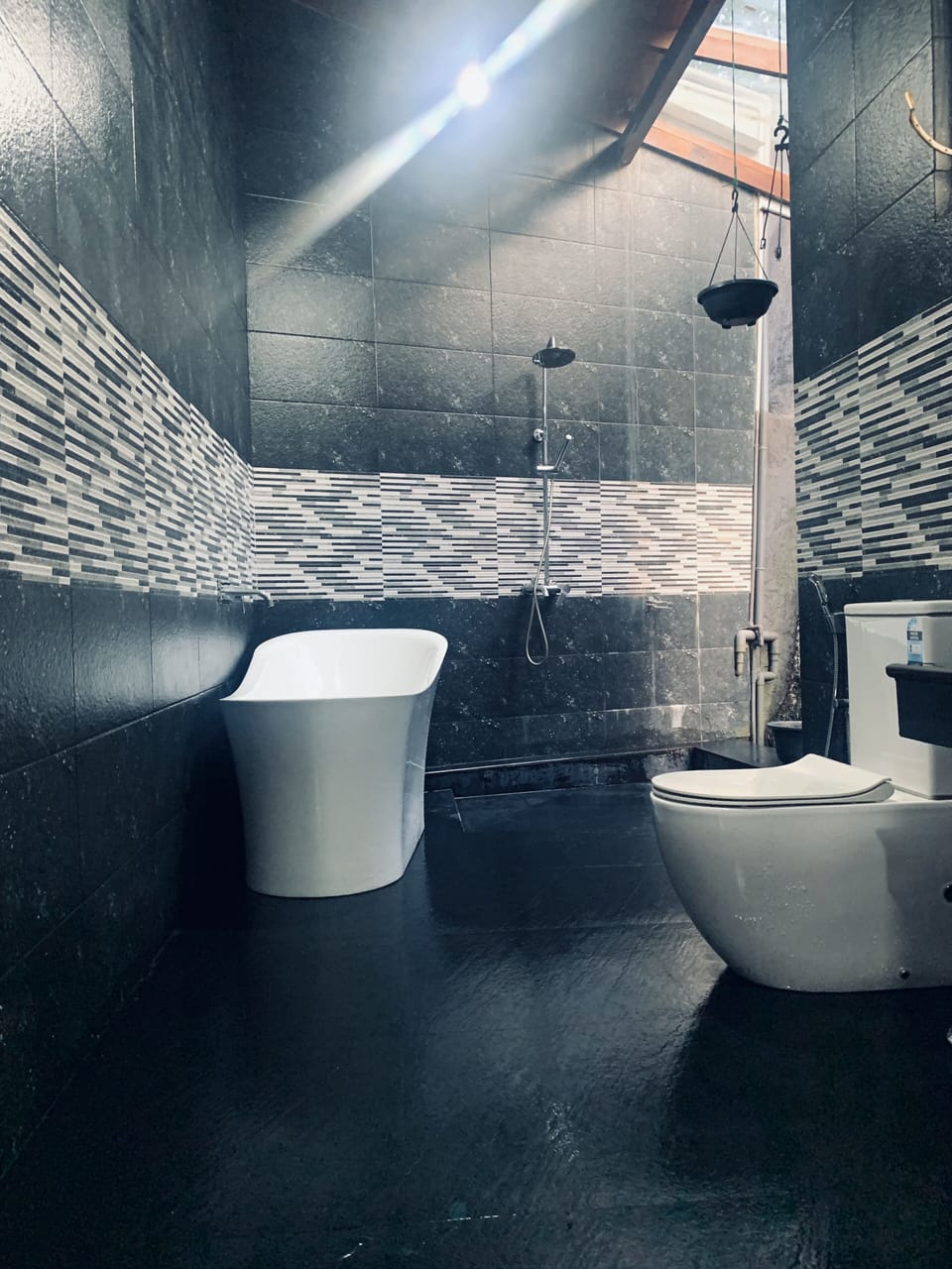 Comfort Shared Dormitory, Mixed Dorm, Garden View | Bathroom | Bidet, towels