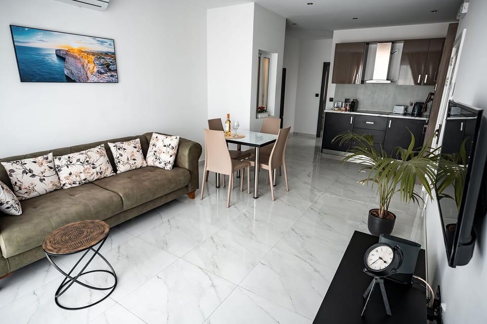 Luxury Apartment | 1 bedroom, free WiFi, bed sheets