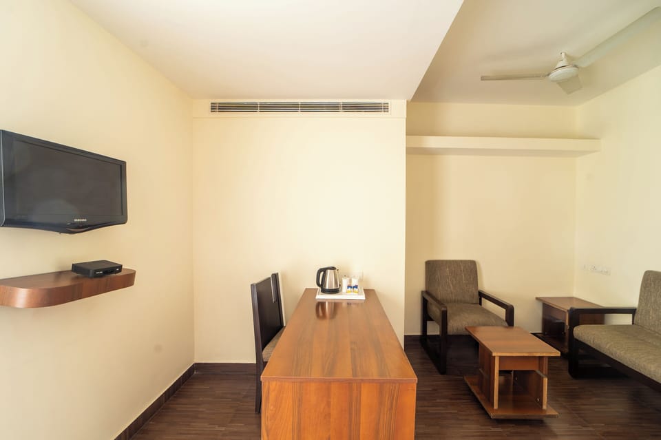 Executive Suite, City View | Living area | 32-inch LED TV with digital channels, TV
