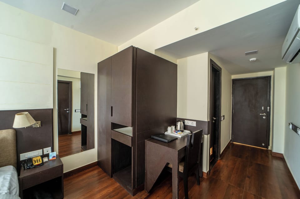 Minibar, in-room safe, desk, laptop workspace