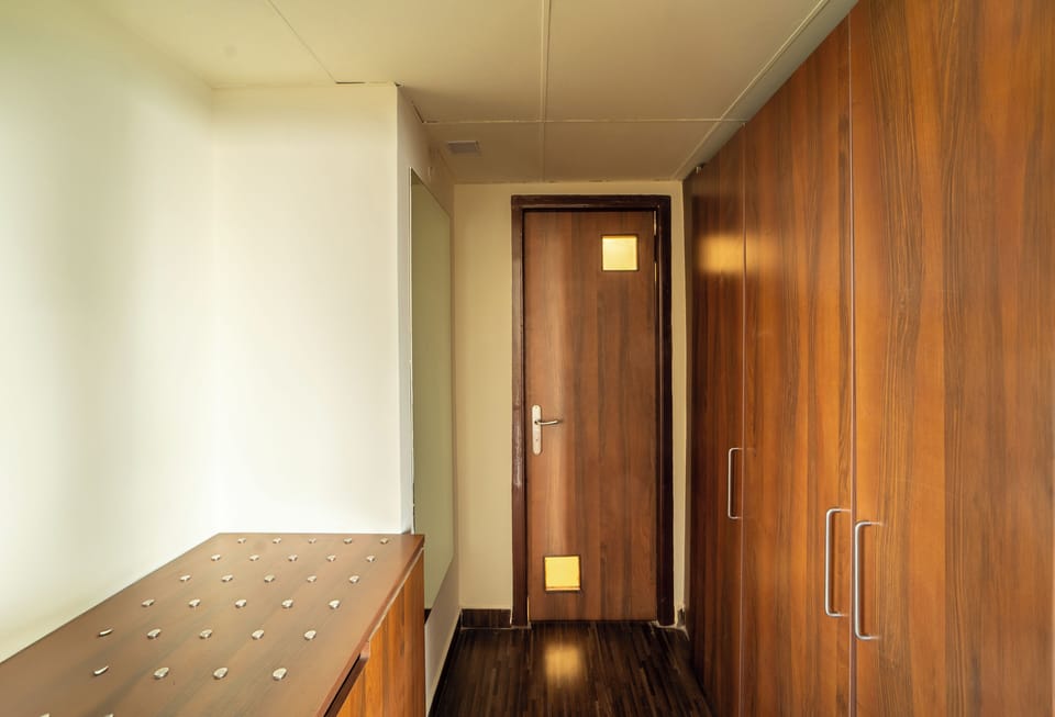 Executive Suite, City View | Minibar, in-room safe, desk, laptop workspace
