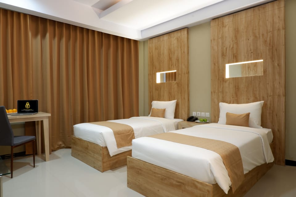 Deluxe Twin Room, 1 Bedroom | Desk, iron/ironing board (on request), WiFi (free), bed sheets