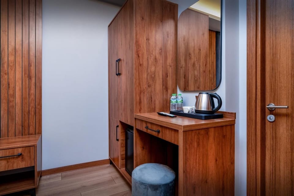 Egyptian cotton sheets, premium bedding, minibar, in-room safe