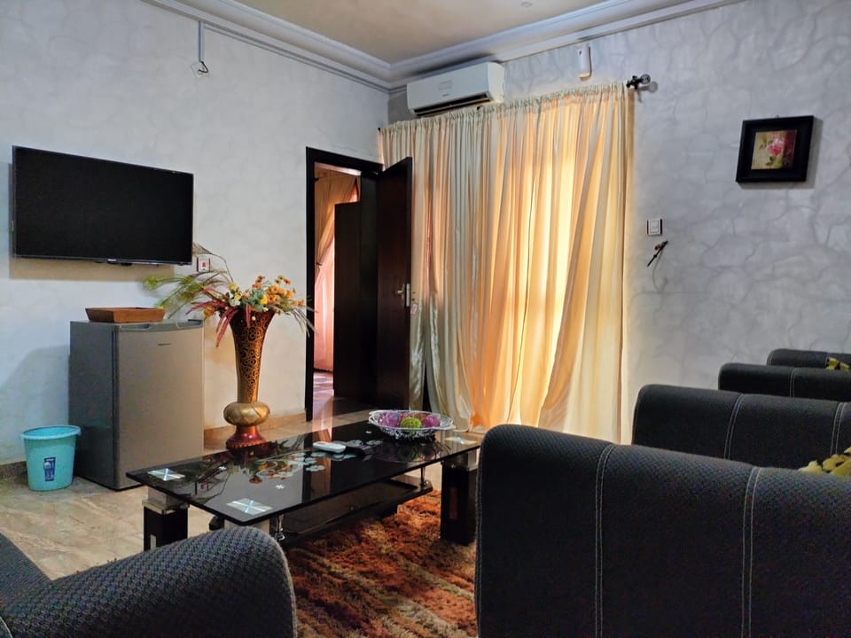 Family Double Room | Living area