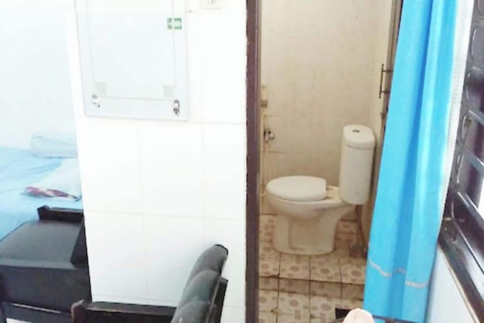 Deluxe Double Room | Bathroom | Shower, rainfall showerhead, towels, soap
