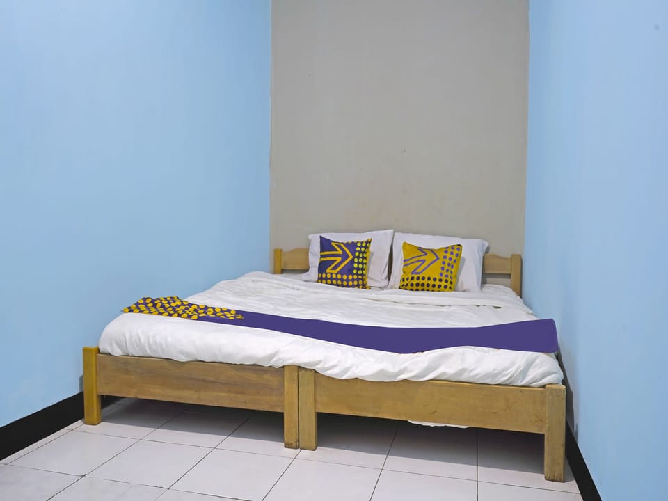Double Room | Desk, WiFi (free), bed sheets