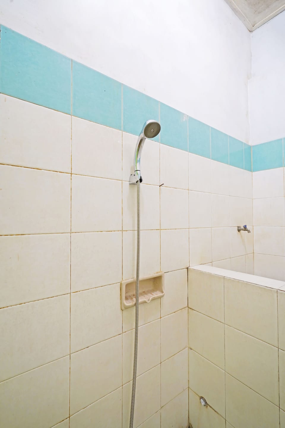 Double Room | Bathroom | Shower, rainfall showerhead, towels, toilet paper
