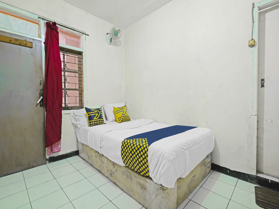 Double Room | Desk, WiFi (free), bed sheets