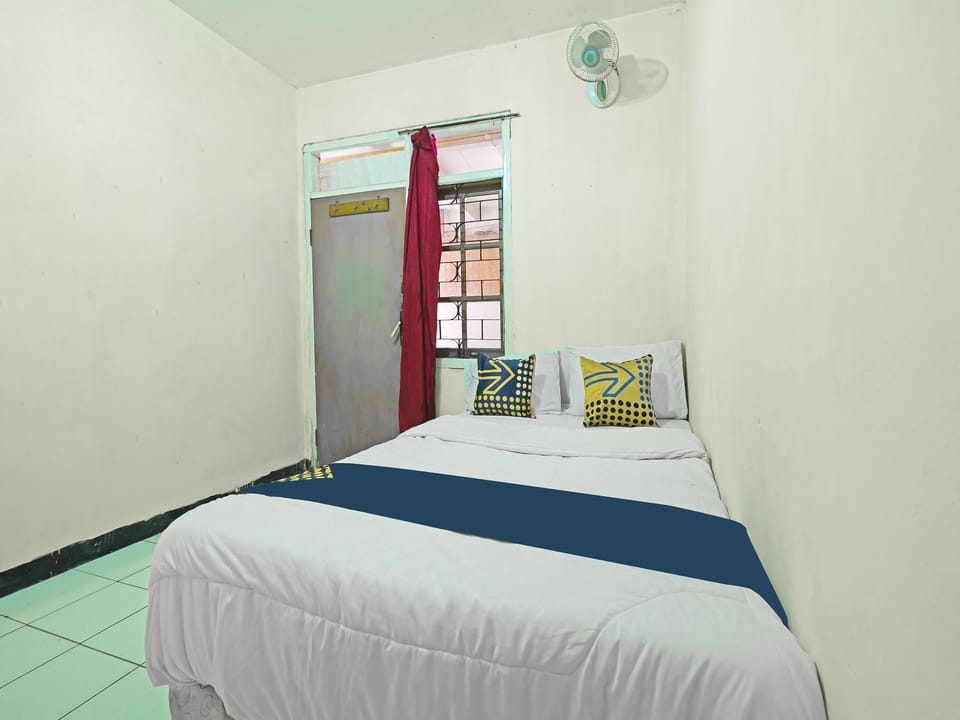 Double Room | Desk, WiFi (free), bed sheets