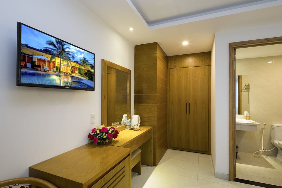 Deluxe Double or Twin Room, Sea View | 1 bedroom, hypo-allergenic bedding, minibar, in-room safe