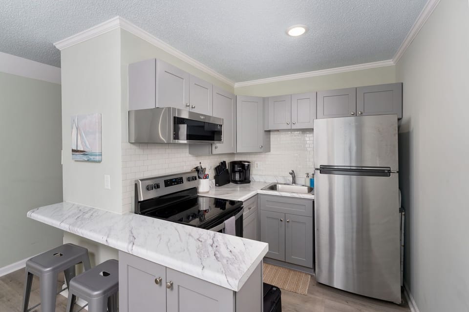 Clean, updated kitchen