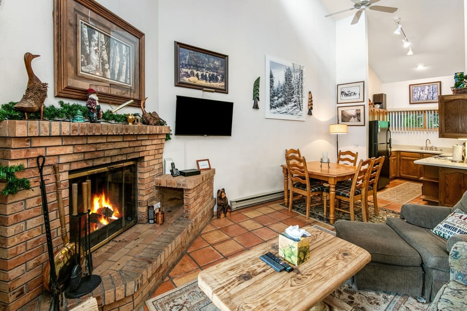 Condo, 2 Bedrooms | Living area | Smart TV
