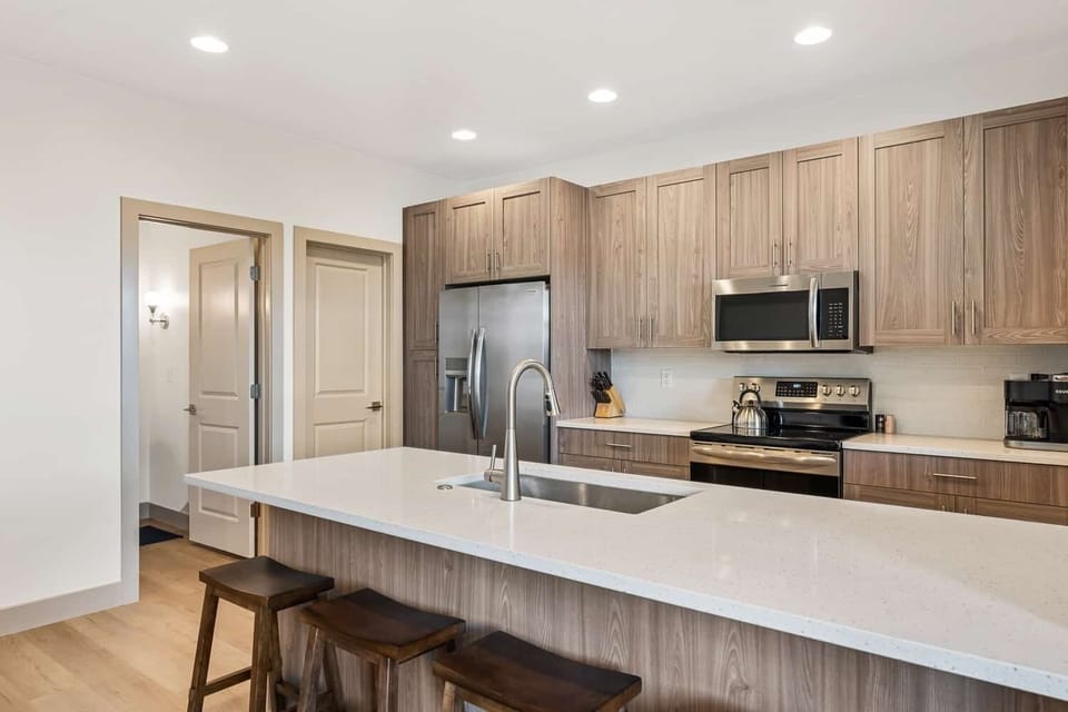 Townhome, 3 Bedrooms | Private kitchen | Fridge, oven, coffee/tea maker, toaster
