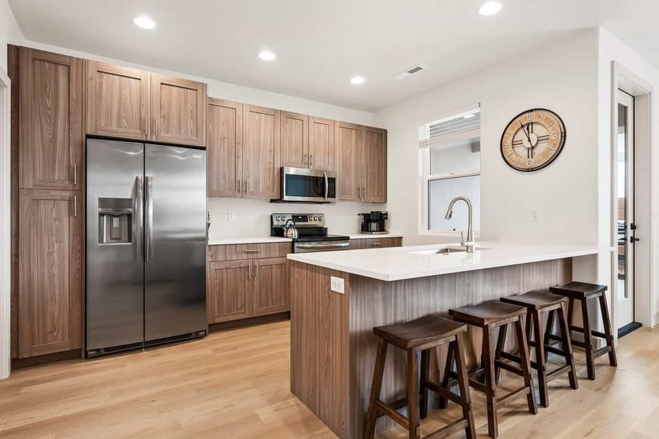 Townhome, 3 Bedrooms | Private kitchen | Fridge, oven, coffee/tea maker, toaster