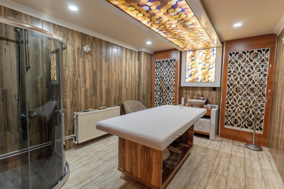 Couples treatment rooms, sauna, hot tub, Turkish bath, body treatments