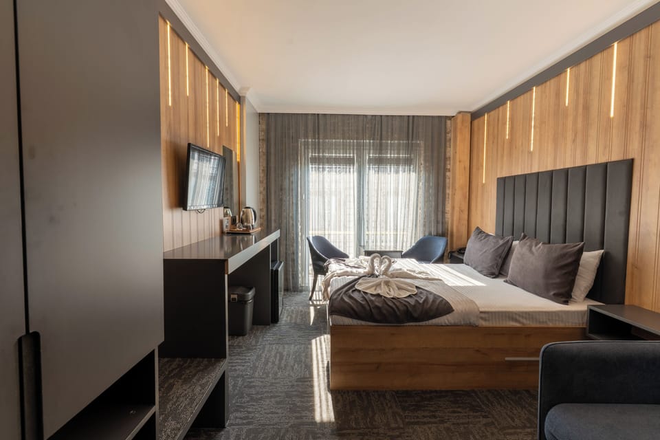 Standard Room | Premium bedding, minibar, in-room safe, desk