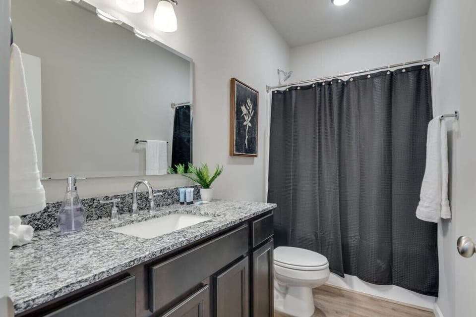 Master Ensuite Bath