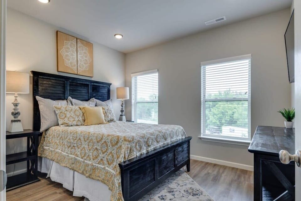 Queen Bedroom