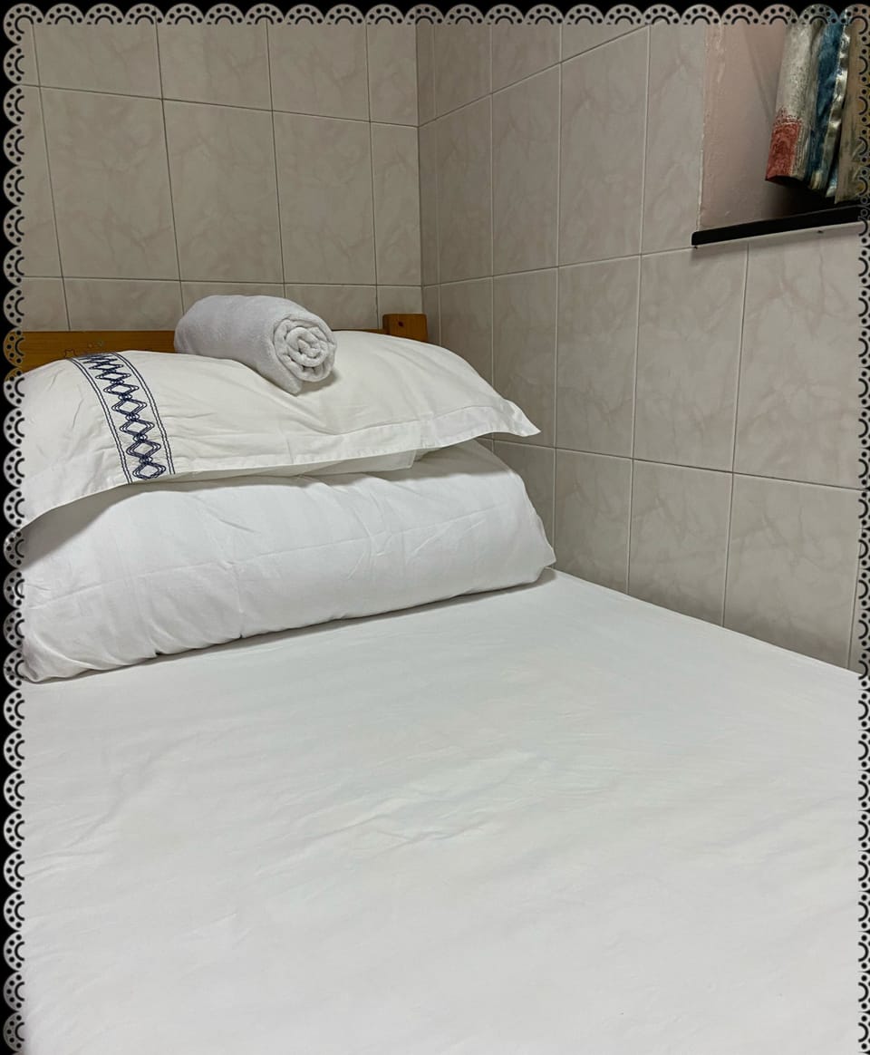 Standard Single Room, 1 Bedroom | Desk, laptop workspace, free WiFi