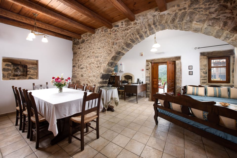 Villa | 3 bedrooms, soundproofing, iron/ironing board (on request), WiFi (free)