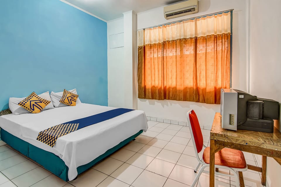 Basic Double Room | Desk