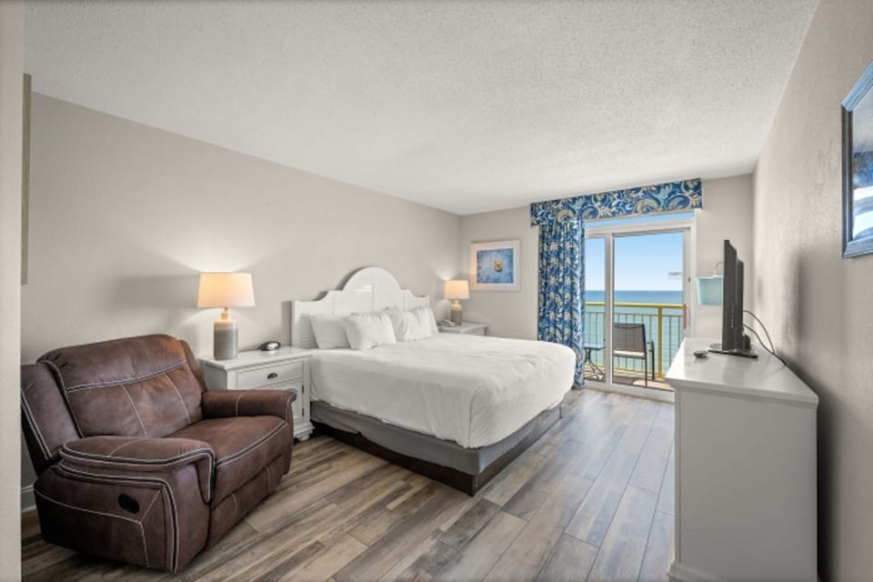 Make this primary suite your private oasis. Check out the views!