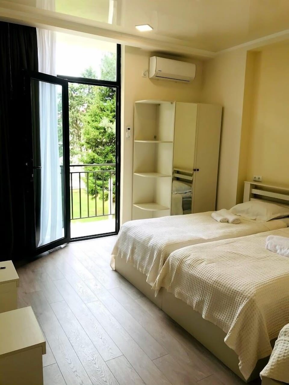 Classic Triple Room | Desk, laptop workspace, soundproofing, iron/ironing board