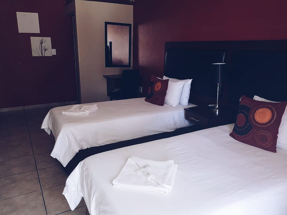 Executive - Double bed (Shower) | In-room safe, desk, free WiFi, bed sheets