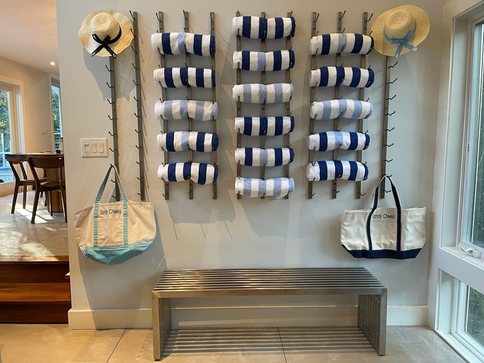 POOL AND BEACH AMENITIES FOR YOUR USE