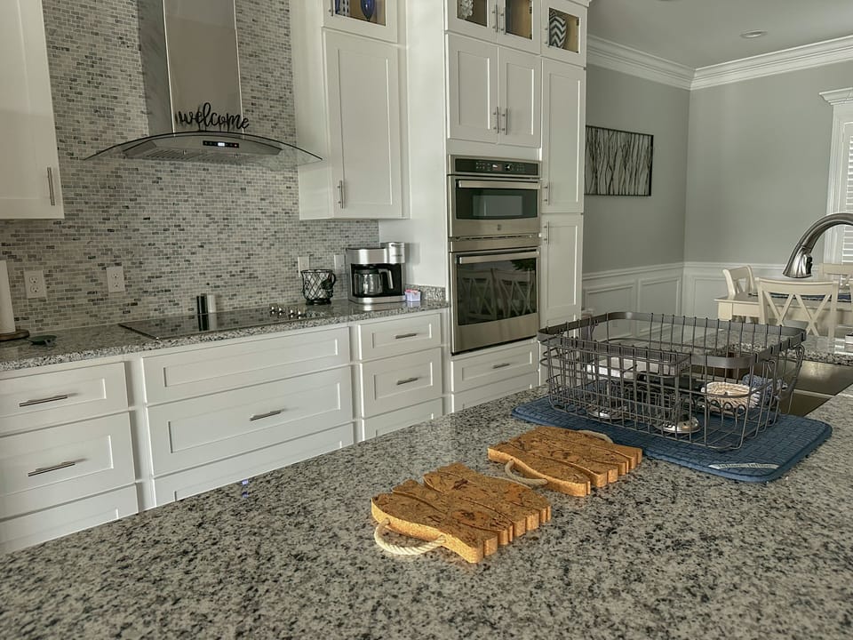 The kitchen has a number of appliances to ensure your stay is comfortable! 