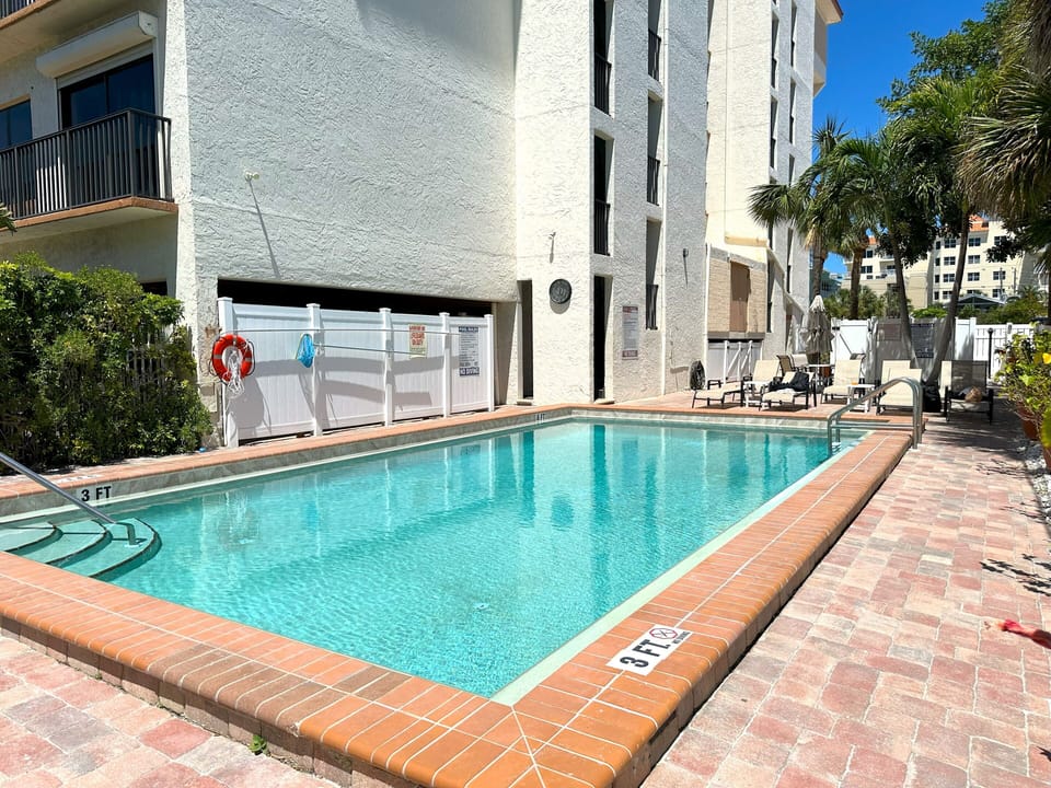 Surfside Pool Area (1)