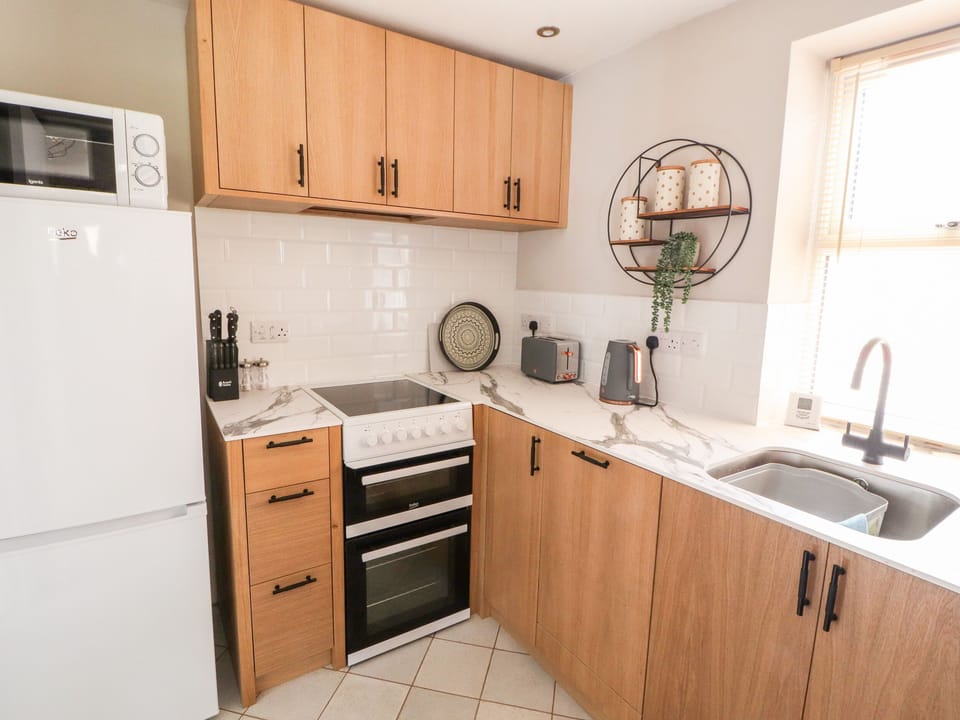 Cottage | Private kitchen | Fridge, dishwasher, electric kettle, toaster