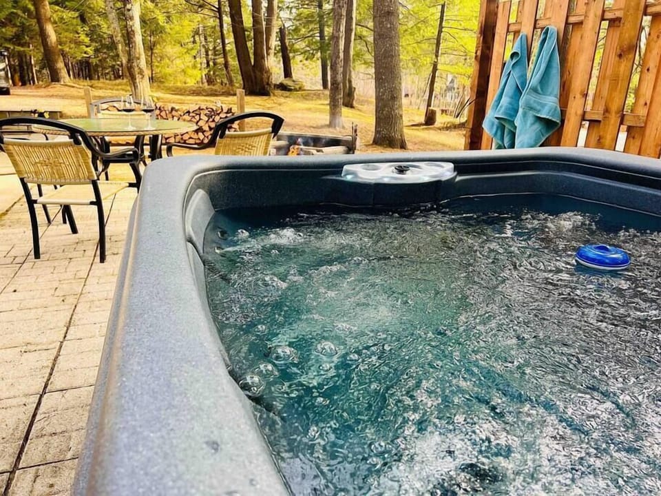 Hot tub available year round (1)