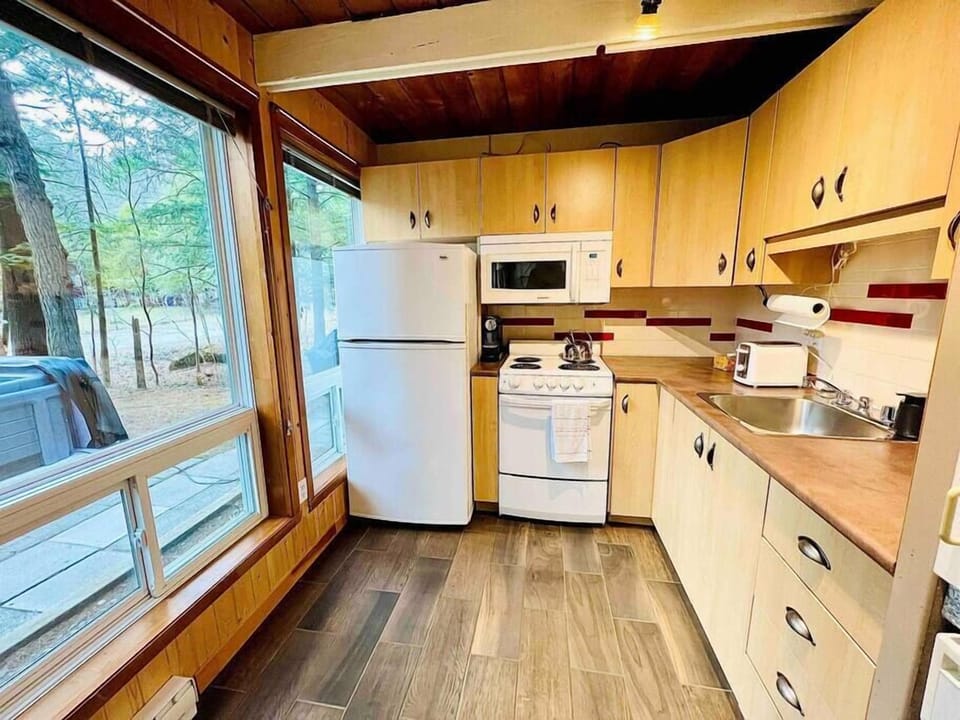 View of the kitchen (2)