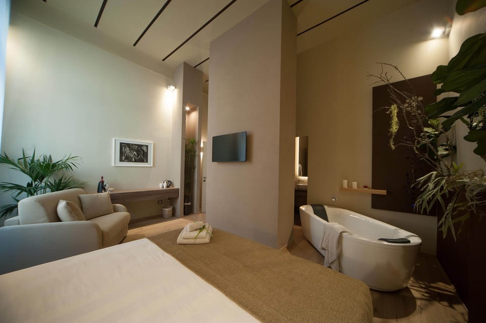 Luxury Studio Suite | Egyptian cotton sheets, premium bedding, minibar, in-room safe