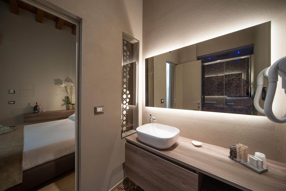 Classic Room | Bathroom | Separate tub and shower, designer toiletries, hair dryer, slippers