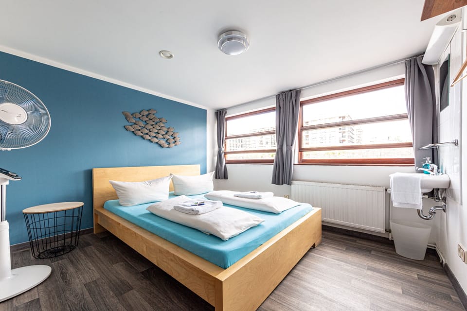 Double Cabin, Shared Bathroom | Blackout drapes, free cribs/infant beds, travel crib, rollaway beds