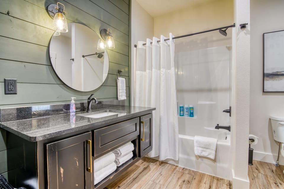 Main bathroom has tub/shower combo