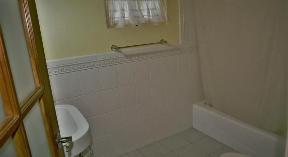 Comfort Double Room | Bathroom | Free toiletries