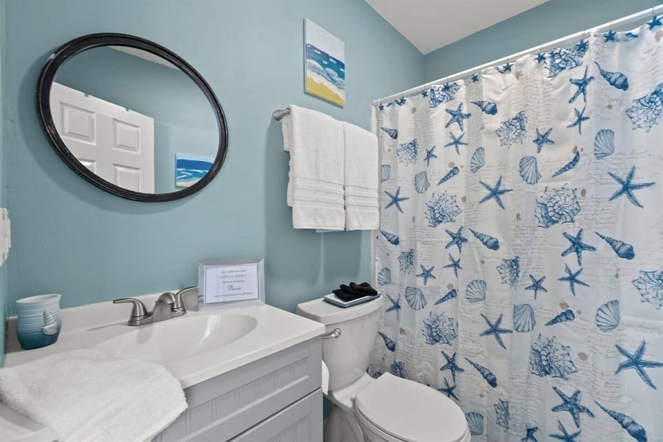 Bathroom 2 with Shower/Tub Combo