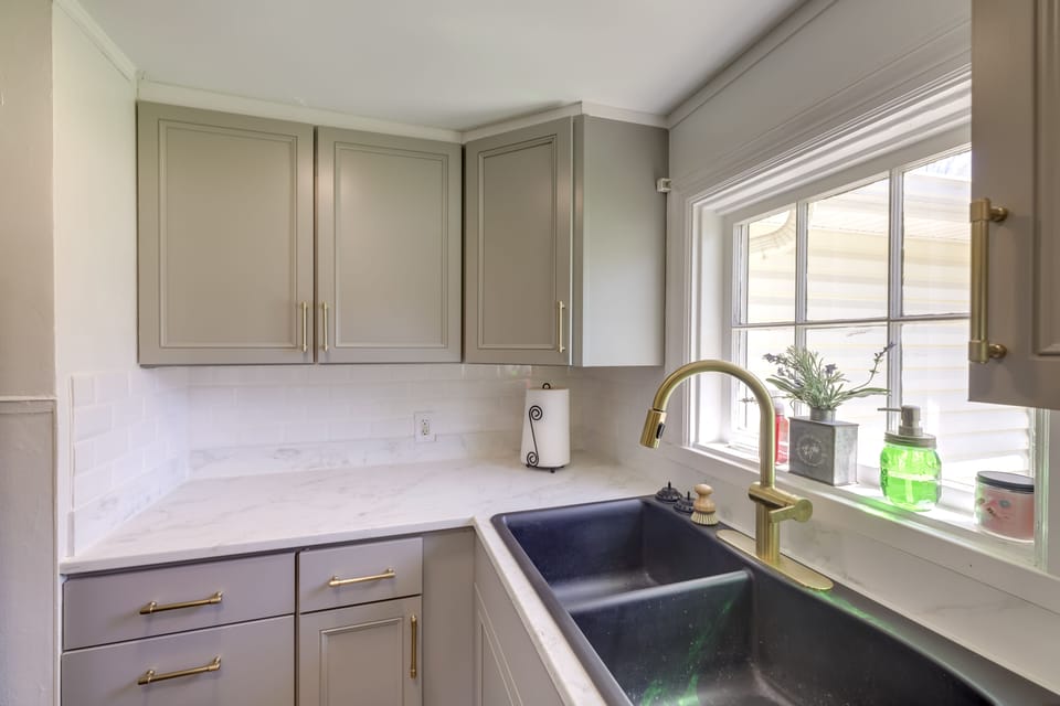 Bedroom 1 | Queen Bed | Smart TV | Linens Provided | Access to Bedroom 3