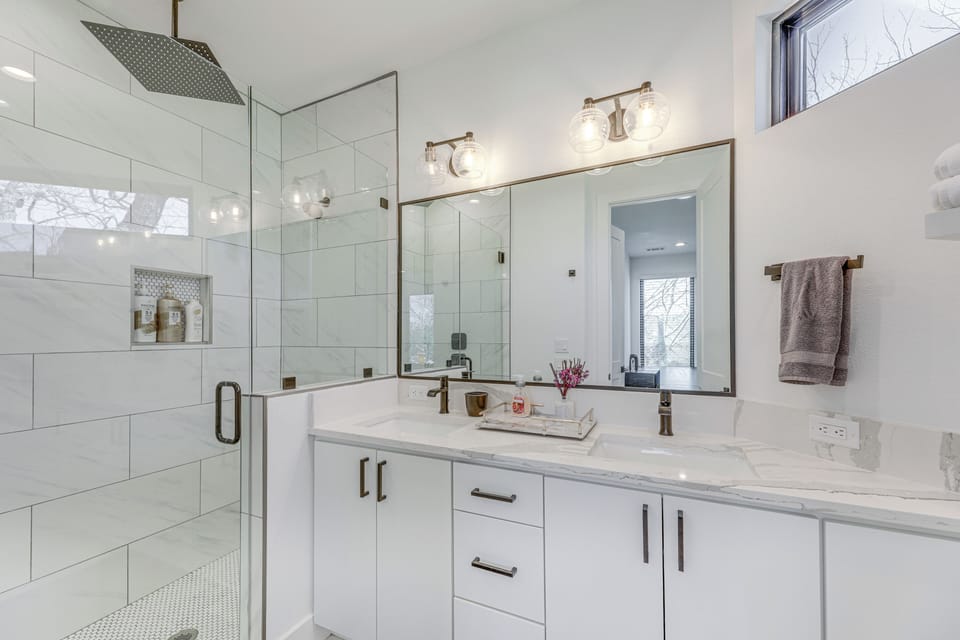 En-Suite Bathroom | 2nd Floor
