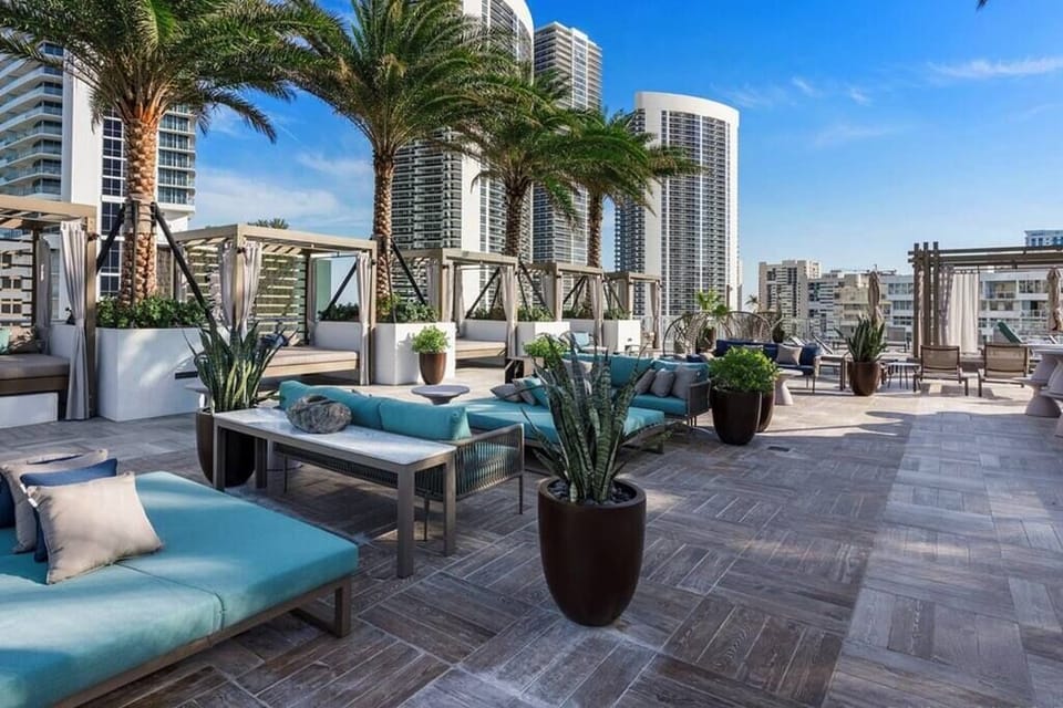 Pool Area - 6 Floor 