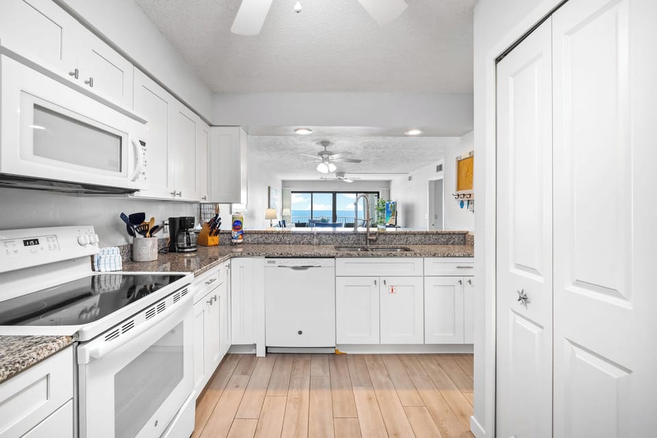 Fully equipped kitchen for your homecooked meals.