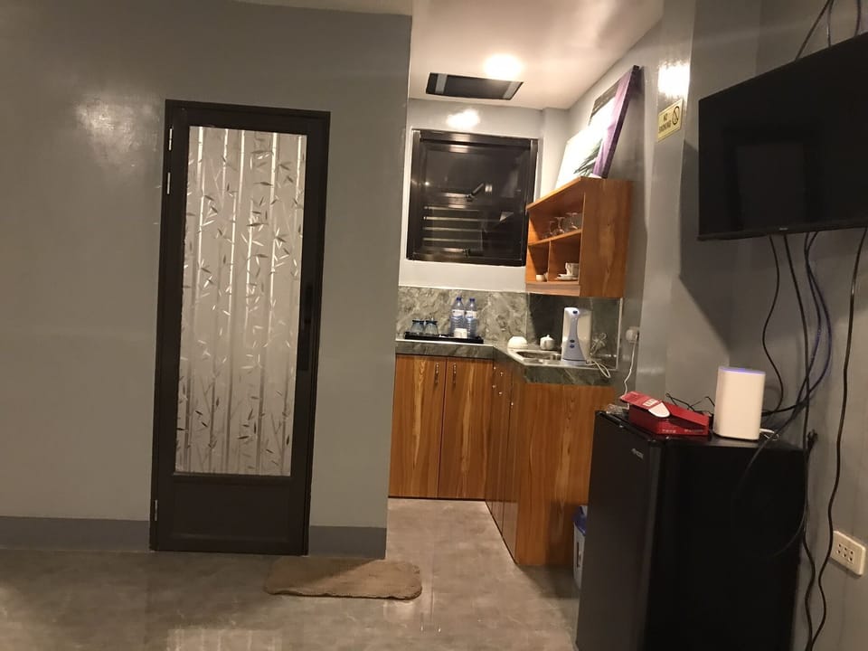 Deluxe Double Room, 1 Bedroom, Non Smoking | Desk, laptop workspace, WiFi (free), individually decorated