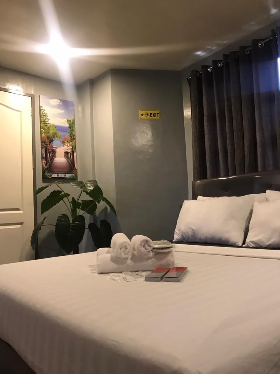 Deluxe Double Room, 1 Bedroom, Non Smoking | Desk, laptop workspace, WiFi (free), individually decorated