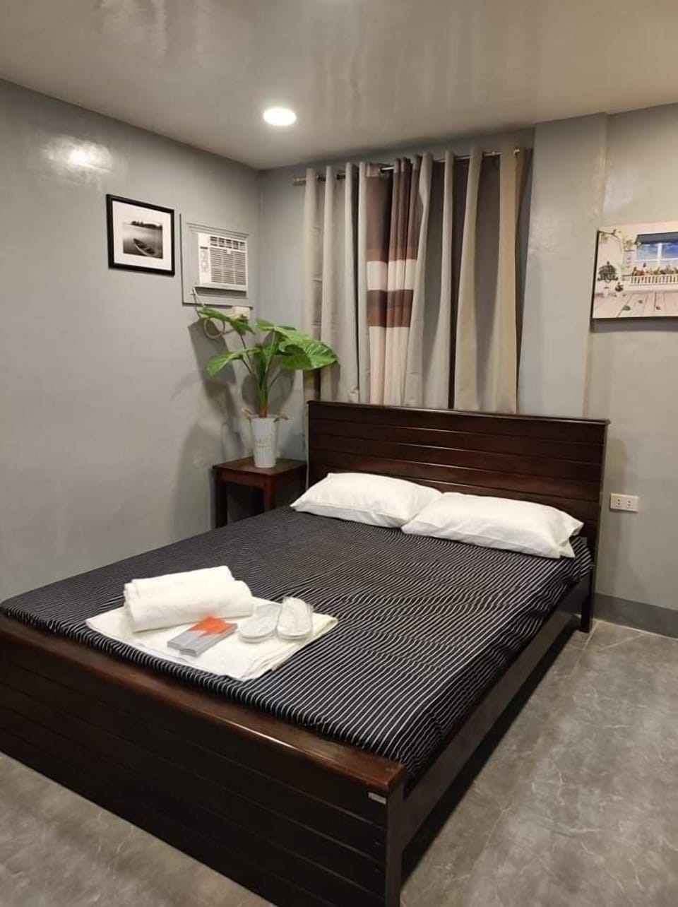 Standard Double Room, 1 Double Bed, Non Smoking, Mountain View | Desk, laptop workspace, WiFi (free), individually decorated