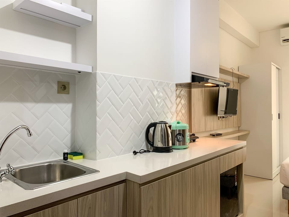 Full-size fridge, stovetop