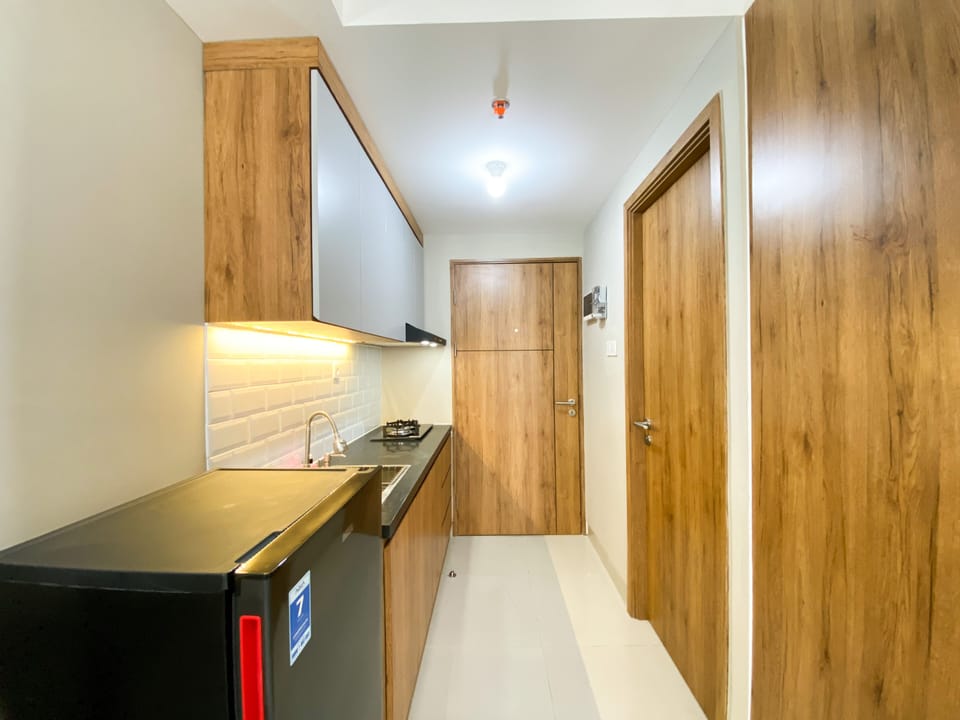 Apartment | Private kitchen | Full-size fridge, stovetop